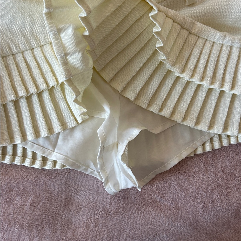 Cream Pleated Mini Skirt - Picture 7 of 8